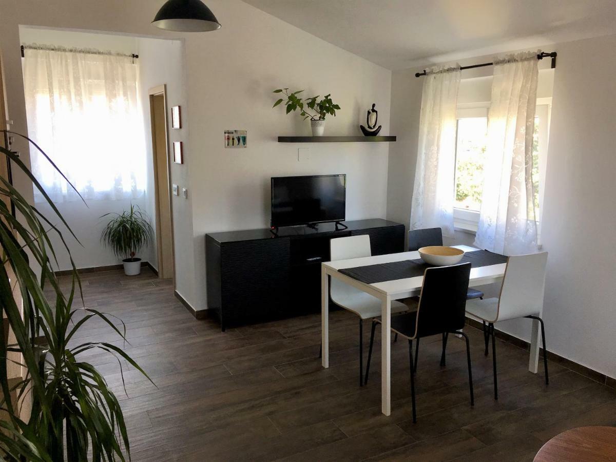 Ferienwohnung Fine&Shine Pula Exterior foto