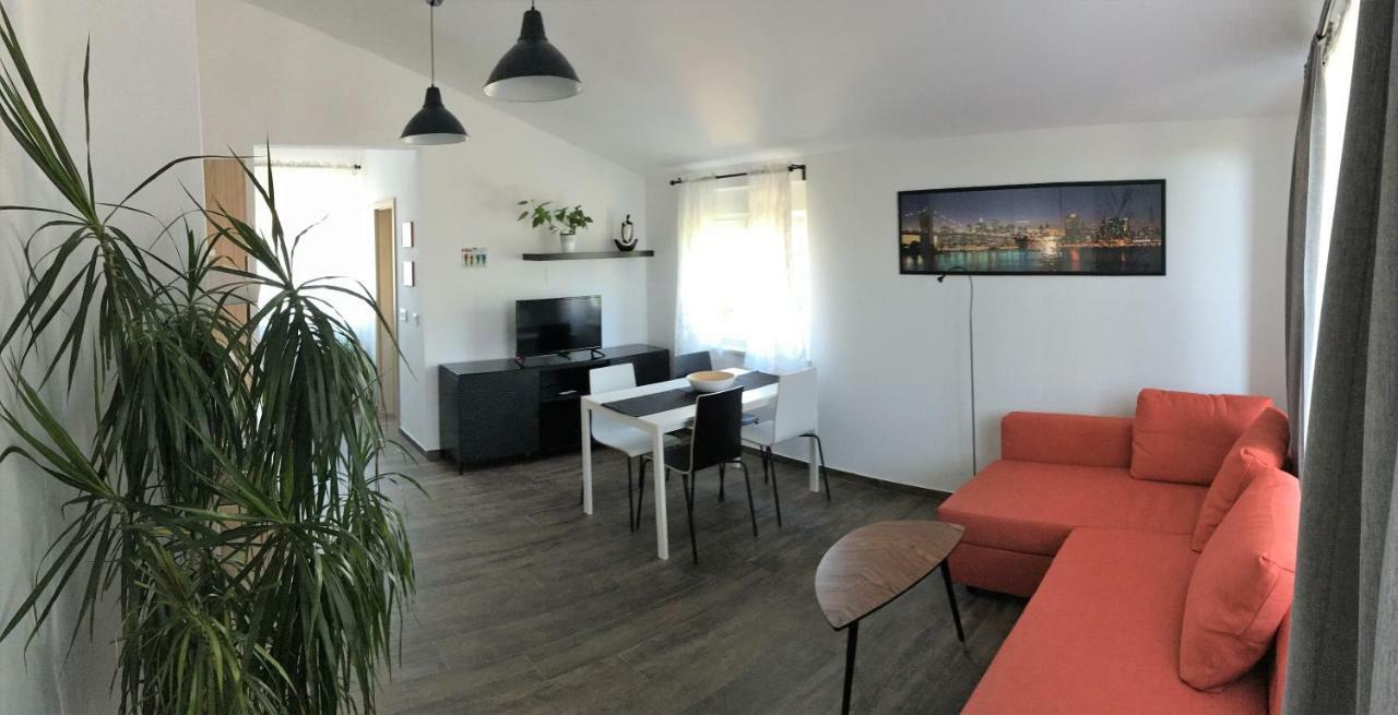 Ferienwohnung Fine&Shine Pula Exterior foto
